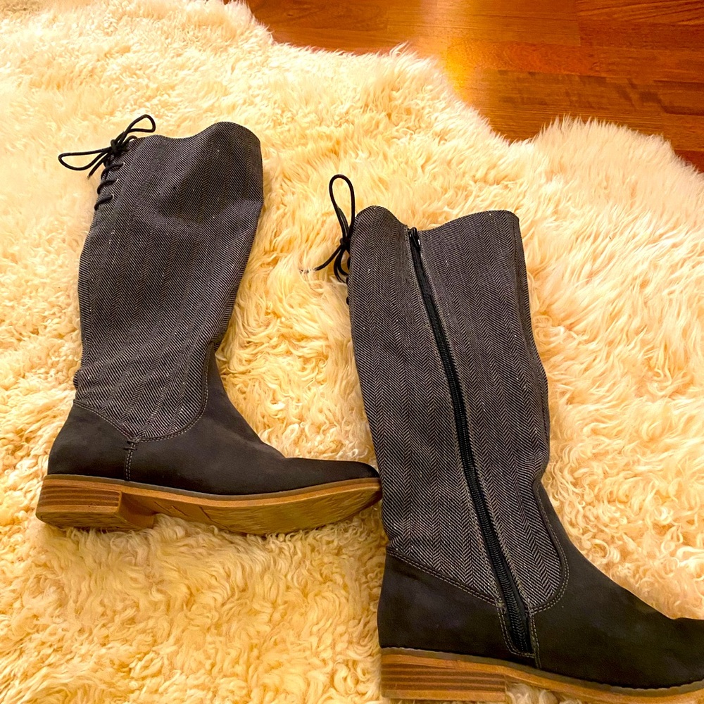 Adorable Rocket Dog flat boots